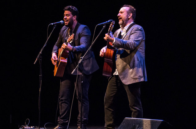 Colin-Hay-San-Miguel-2017-cr-Jon-Luini-billboard-1548