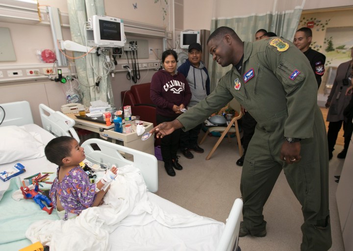 F-22 Raptor pilot greeting child