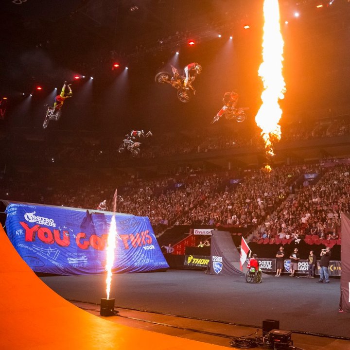 42833610_10156875734374742_8206382918566674432_n