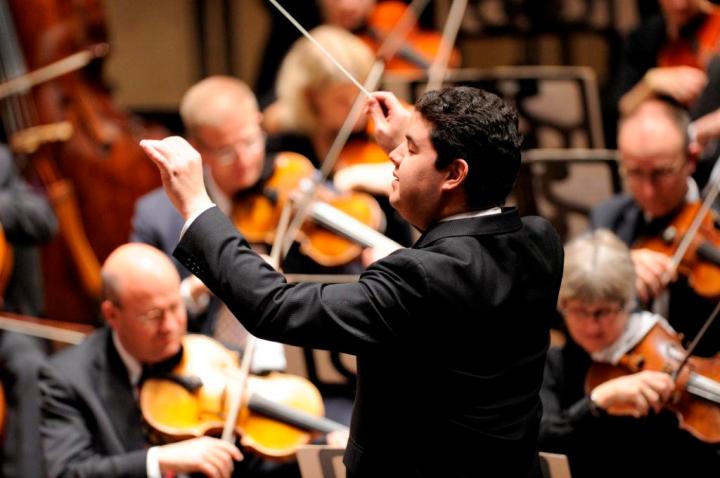 Tito Munoz conducting the Cleveland Orchestra