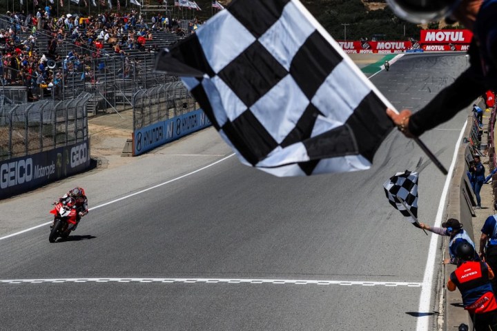 09_WorldSBK_2019_USA_WorldSBK_Sunday_Race_2-Action_Davies